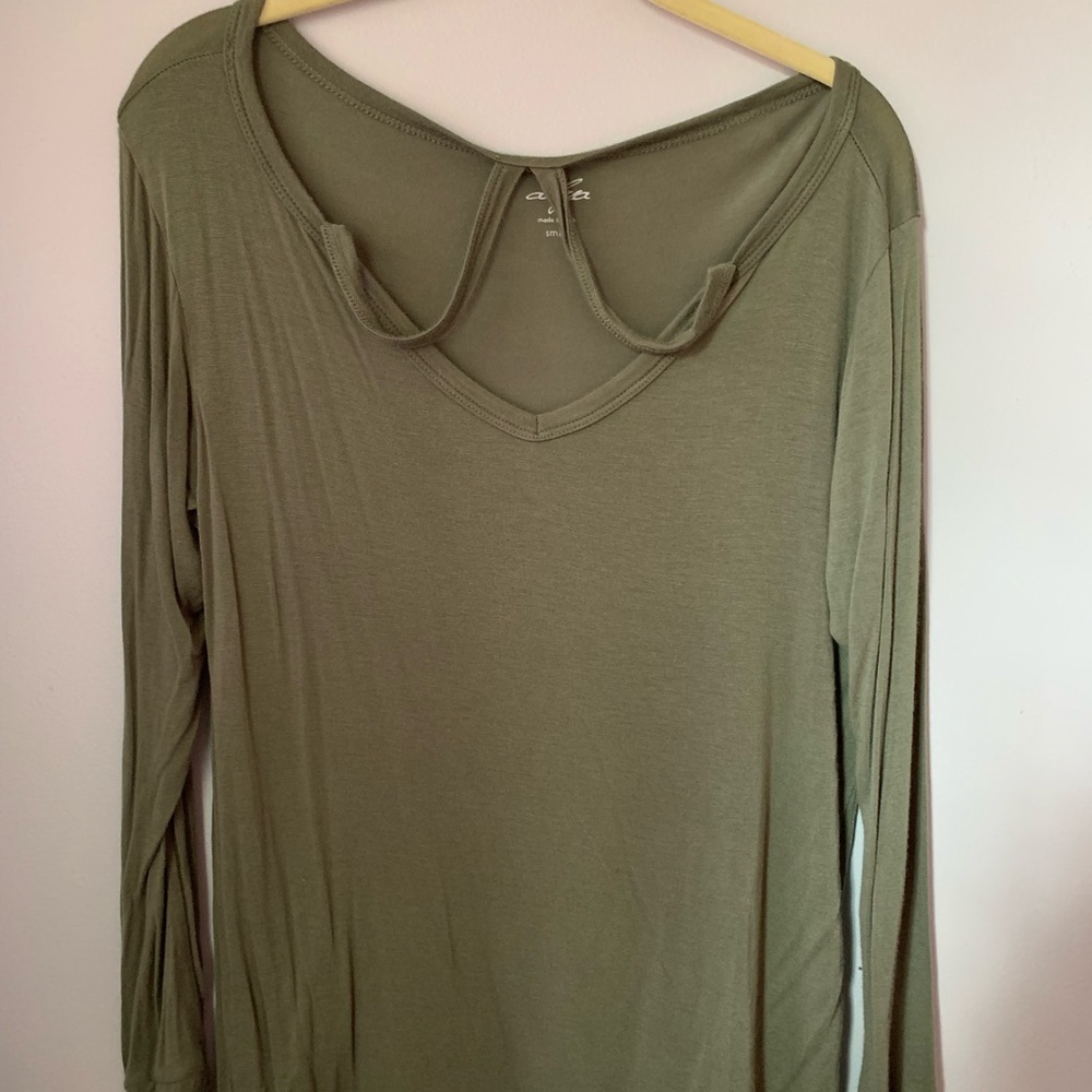 Long sleeve shirt with neck detail